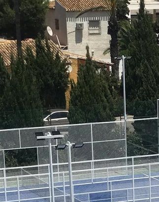 En svensk familjeägd sportanläggning med mängder av aktiviteter som padel, tennis, minigolf, fotboll, bandy, handboll, bordtennis, biljard, dart och ibland underhållning med levande musik. Det går givetvis att äta och dricka på plats. Inte sällan kör man turneringar och träningar.